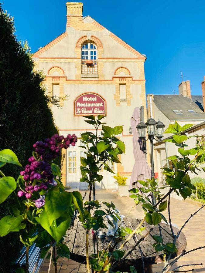 Le Cheval Blanc Hotel Jargeau Exterior foto